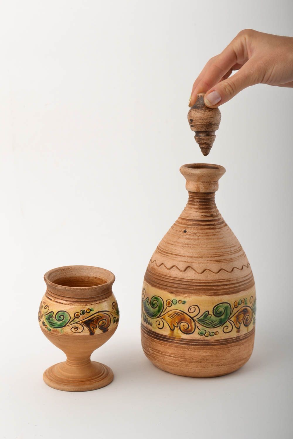 Juego de vajilla artesanal garrafa de cerámica y copa de barro pintadas foto 5