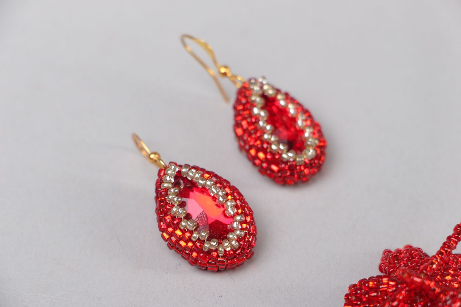 Parure de bijoux en perles de rocaille et rivoli rouge faite main  photo 2
