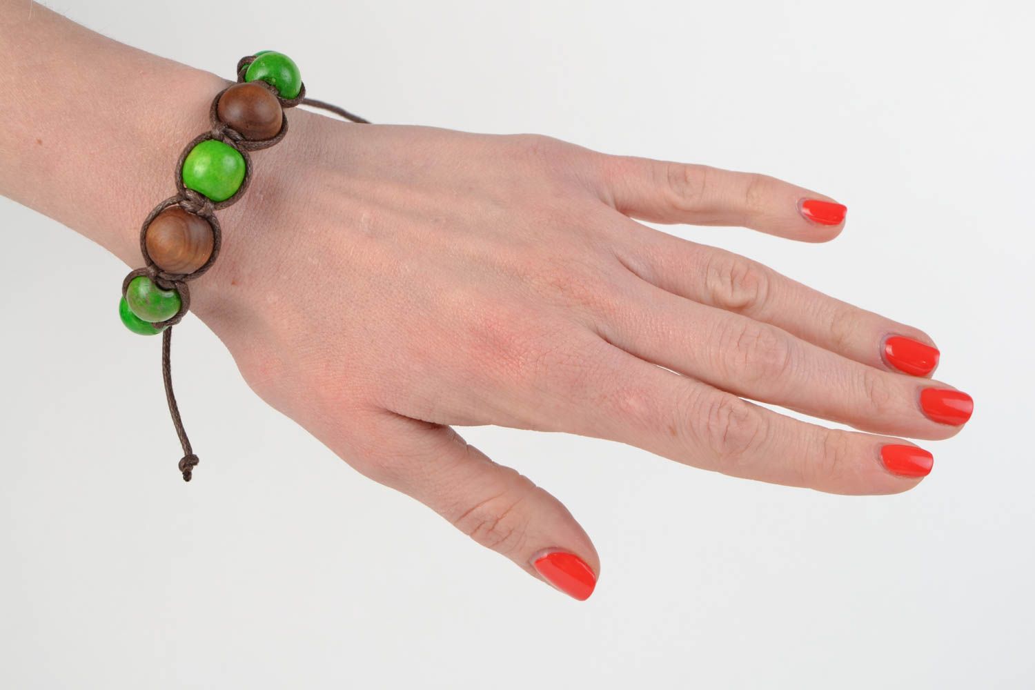 Bracelet en bois et coton fait main en cordons avec perles en bois original photo 3