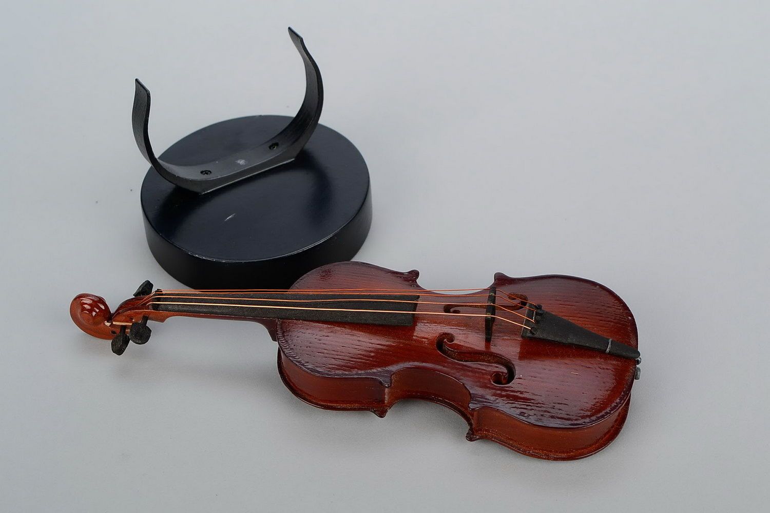 Violino decorativo de madeira foto 4