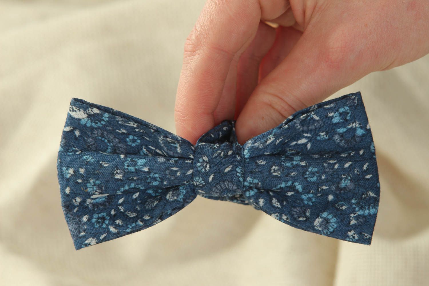 Festive bow tie made of cotton fabric photo 4