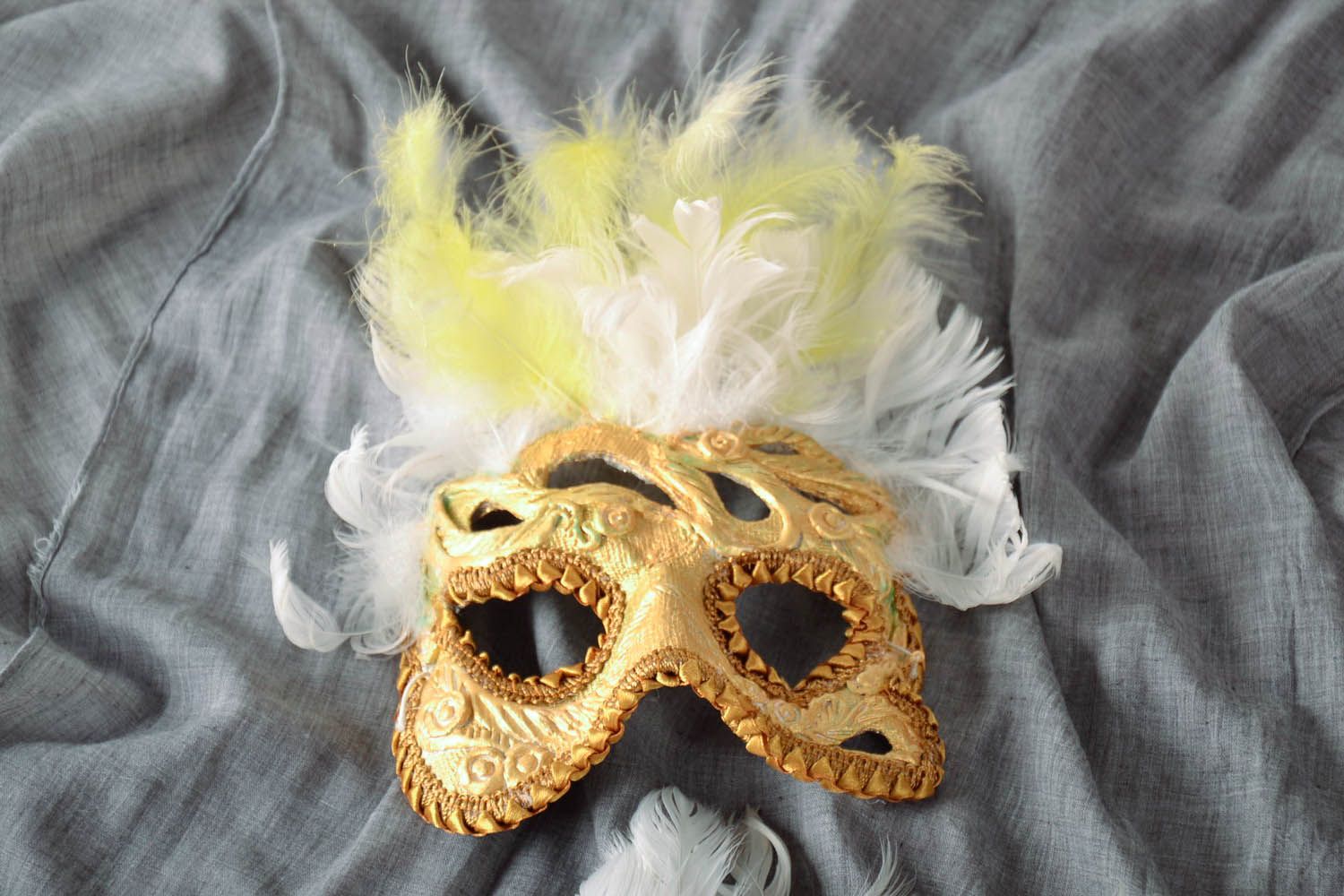Carnival mask made ​​of papier-mache photo 1