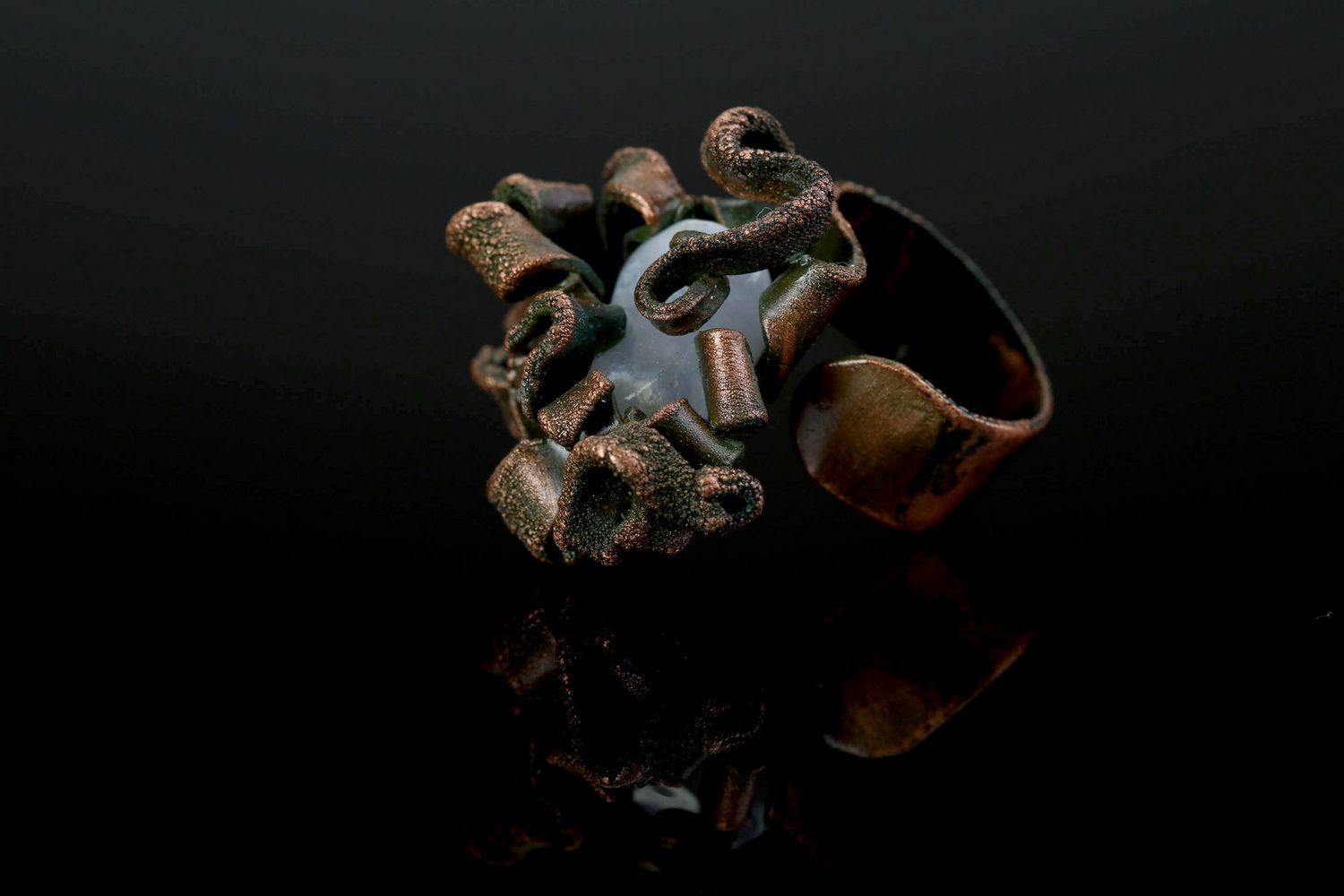 Anel de cobre e calcedônia foto 5