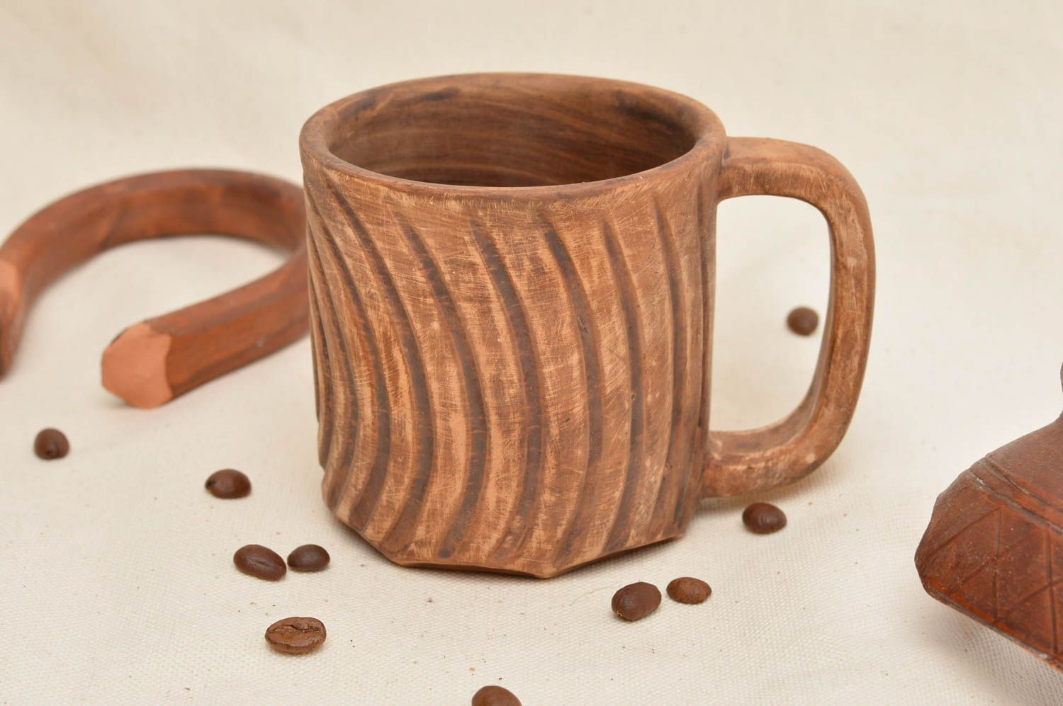 Ceramic coffee mug with handle and curve line pattern in light brown color photo 1