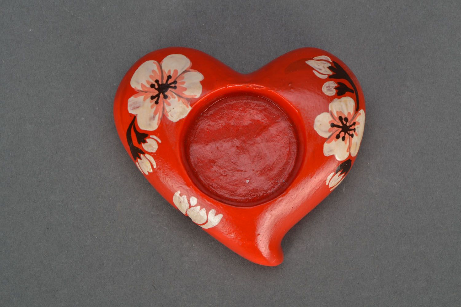 Painted gypsum candlestick in the form of heart photo 4