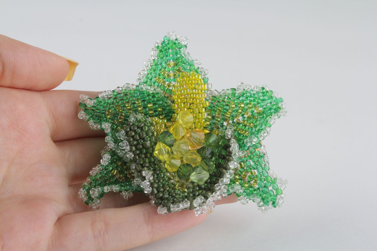 Spilla a forma di fiore verde fatta a mano accessori originali d'autore
 foto 4