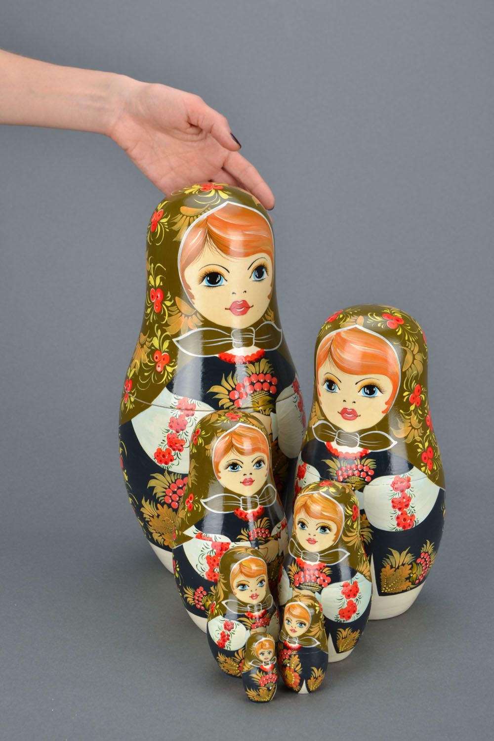 Muñeca rusa pintada a la Petrykivka foto 2