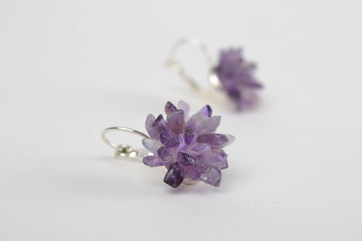 Lilac beautiful handmade earrings with amethyst stones in the shape of flowers photo 4