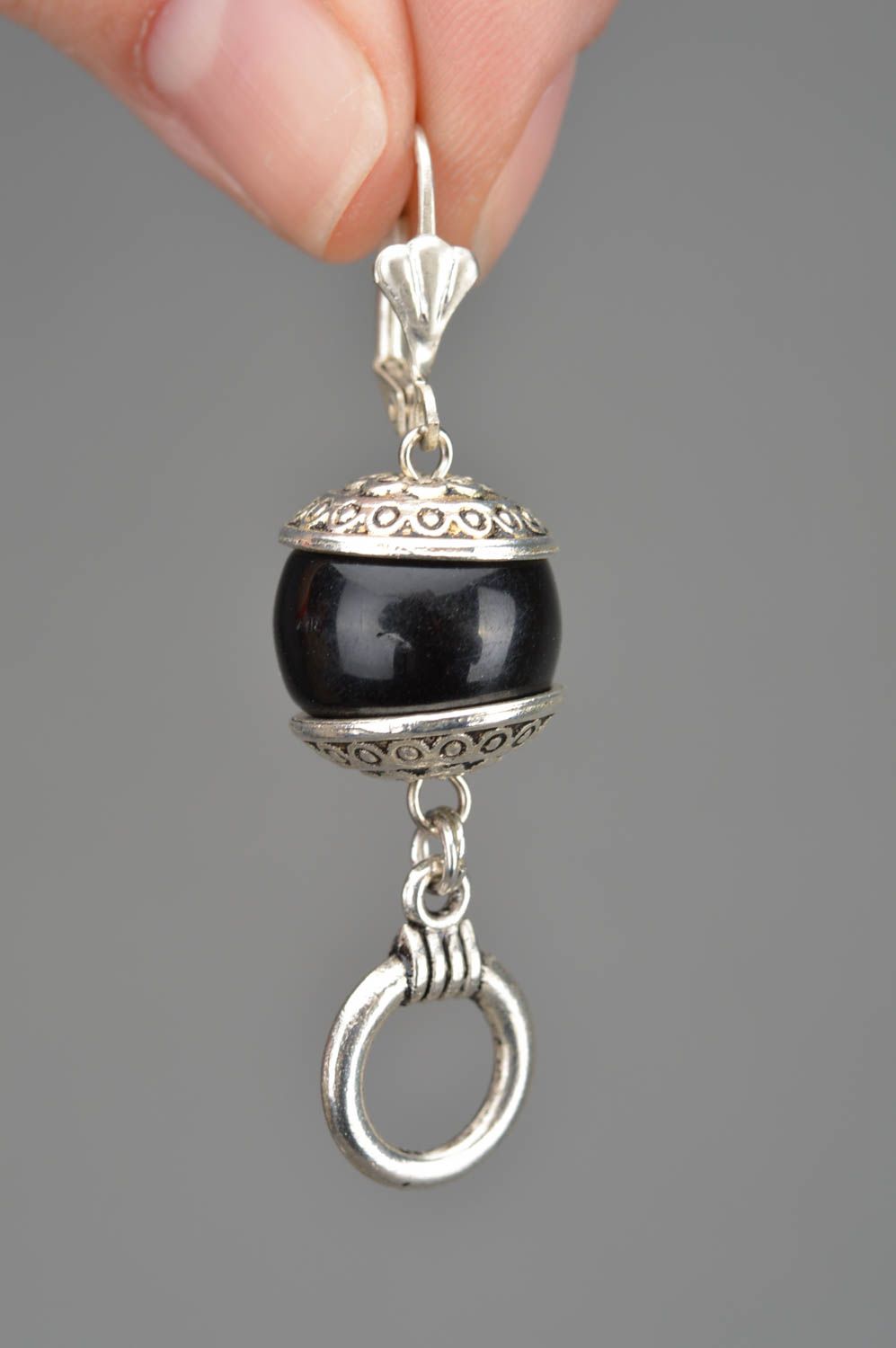 Boucles d'oreilles et collier métalliques avec perles fantaisie faits main noirs photo 3
