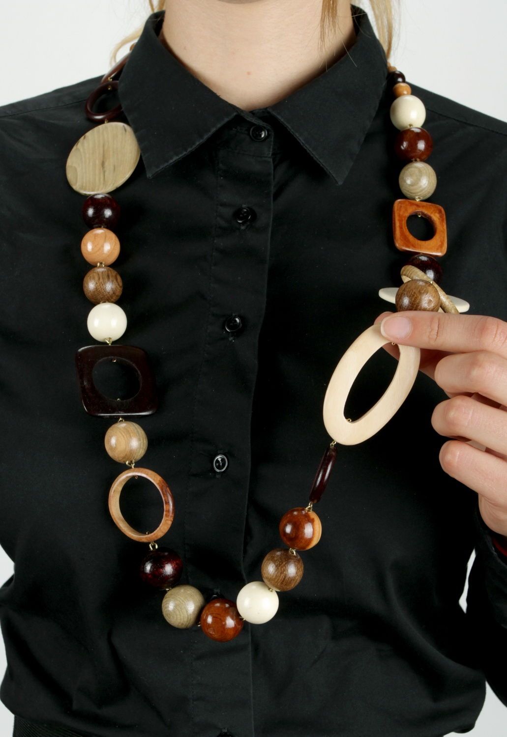 Collier fait main en perles de bois Monde géométrique  photo 4