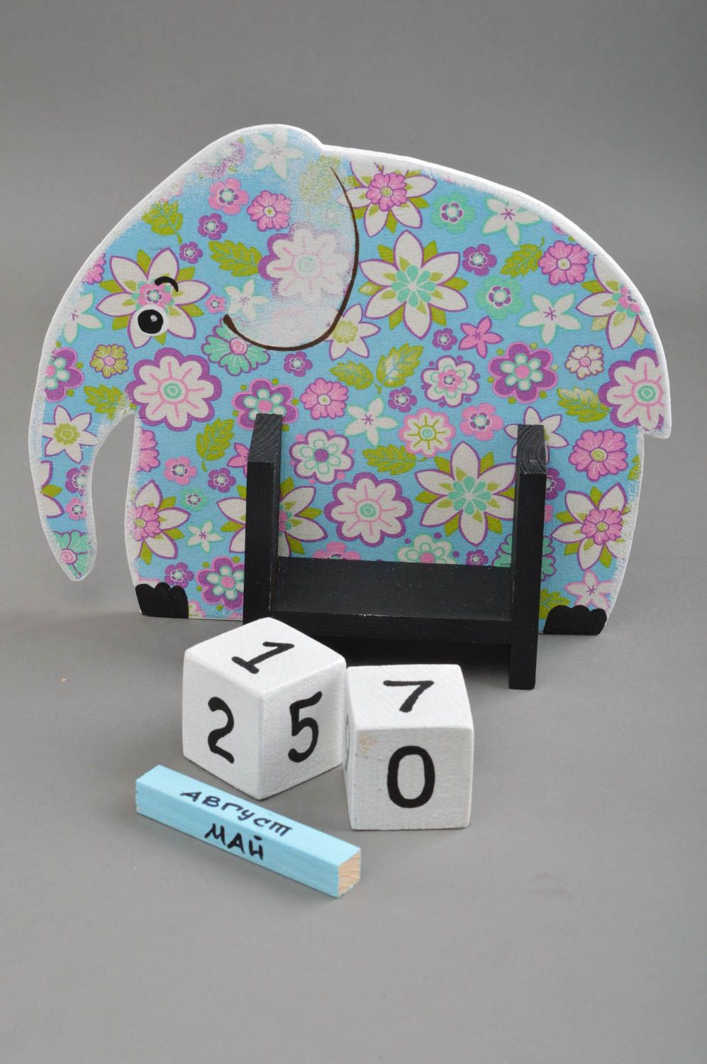 Calendrier perpétuel avec cubes en bois fait main éléphant à motif floral enfant photo 3