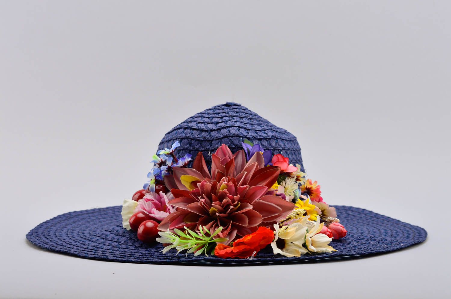 Chapeau d'été fait main Accessoire femme avec fleurs synthétique Cadeau original photo 3