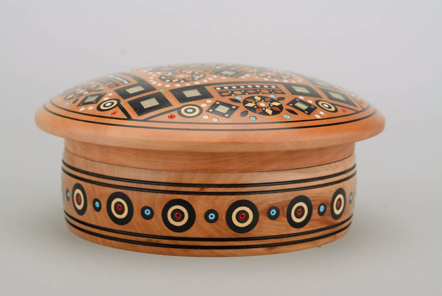 Wooden box inlaid with painted wood pieces photo 3