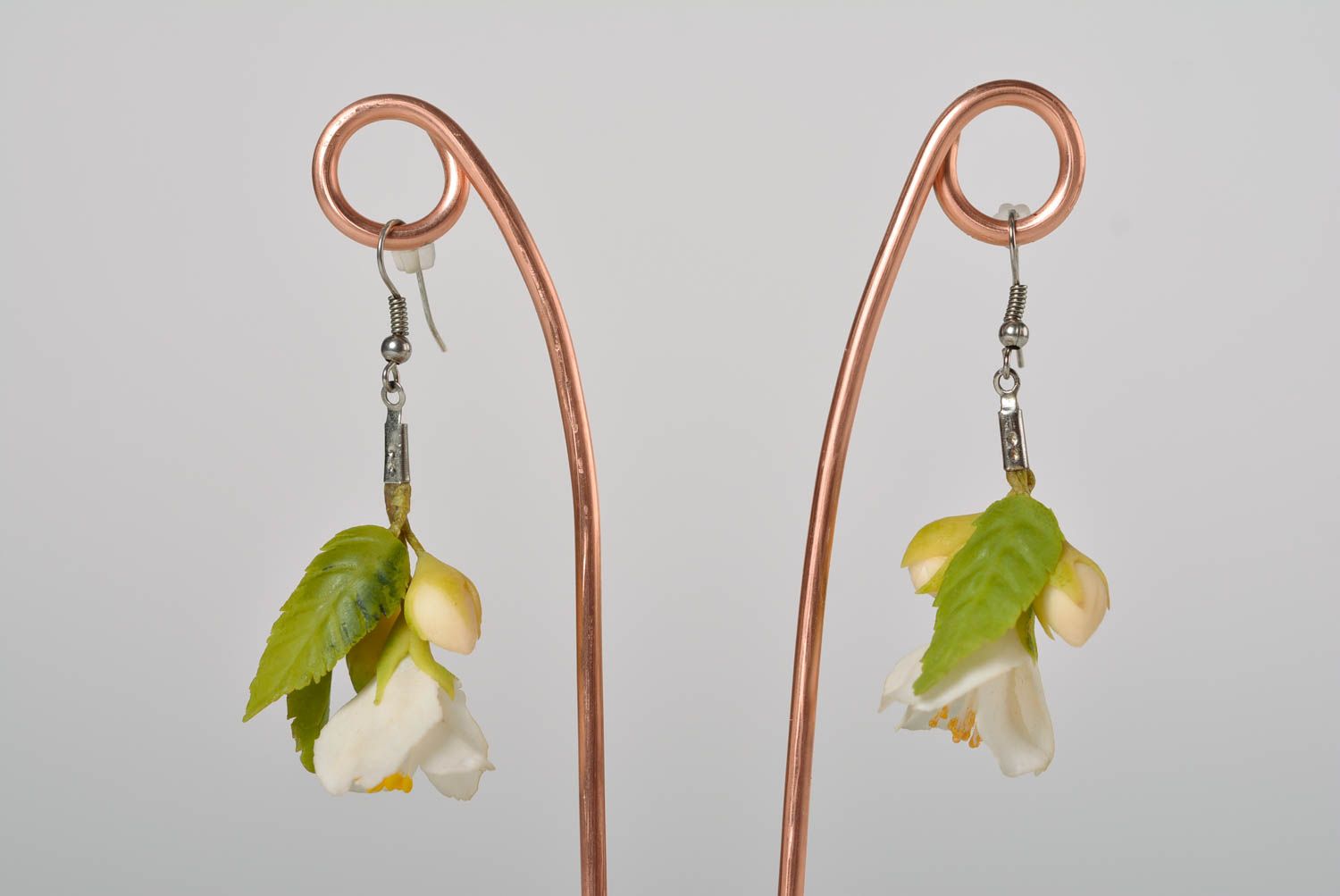 Schmuck Set Anhänger und Ohrringe aus Polymer Ton weiße Blumen handmade foto 2