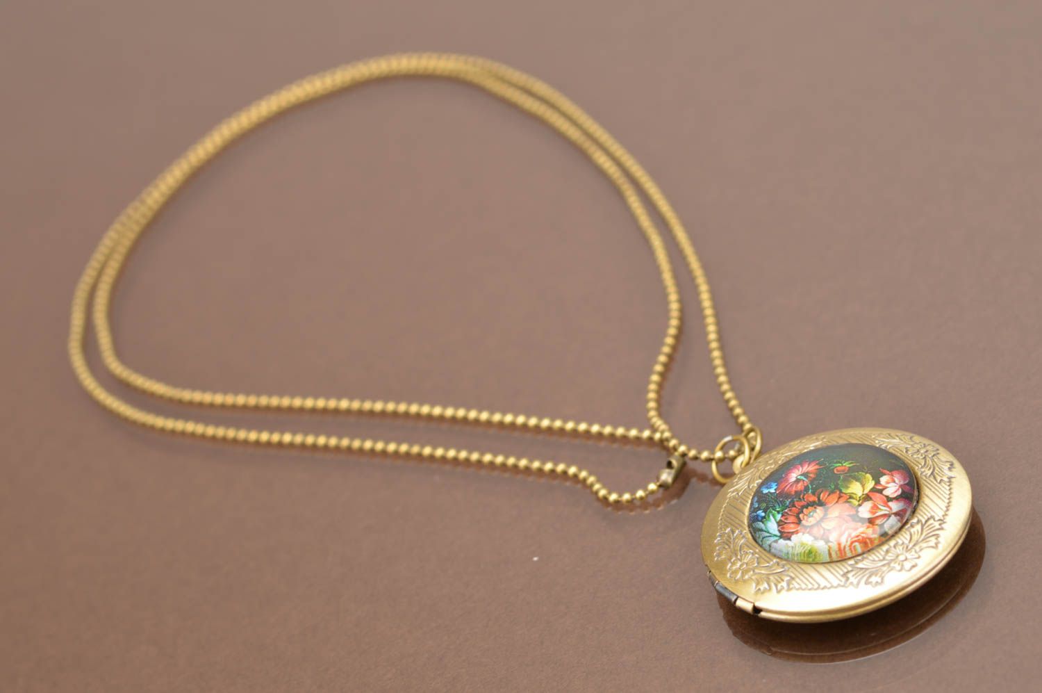 Handgemachtes Medallion mit Kette rund mit Blumenmuster bronzefarbig schön foto 5