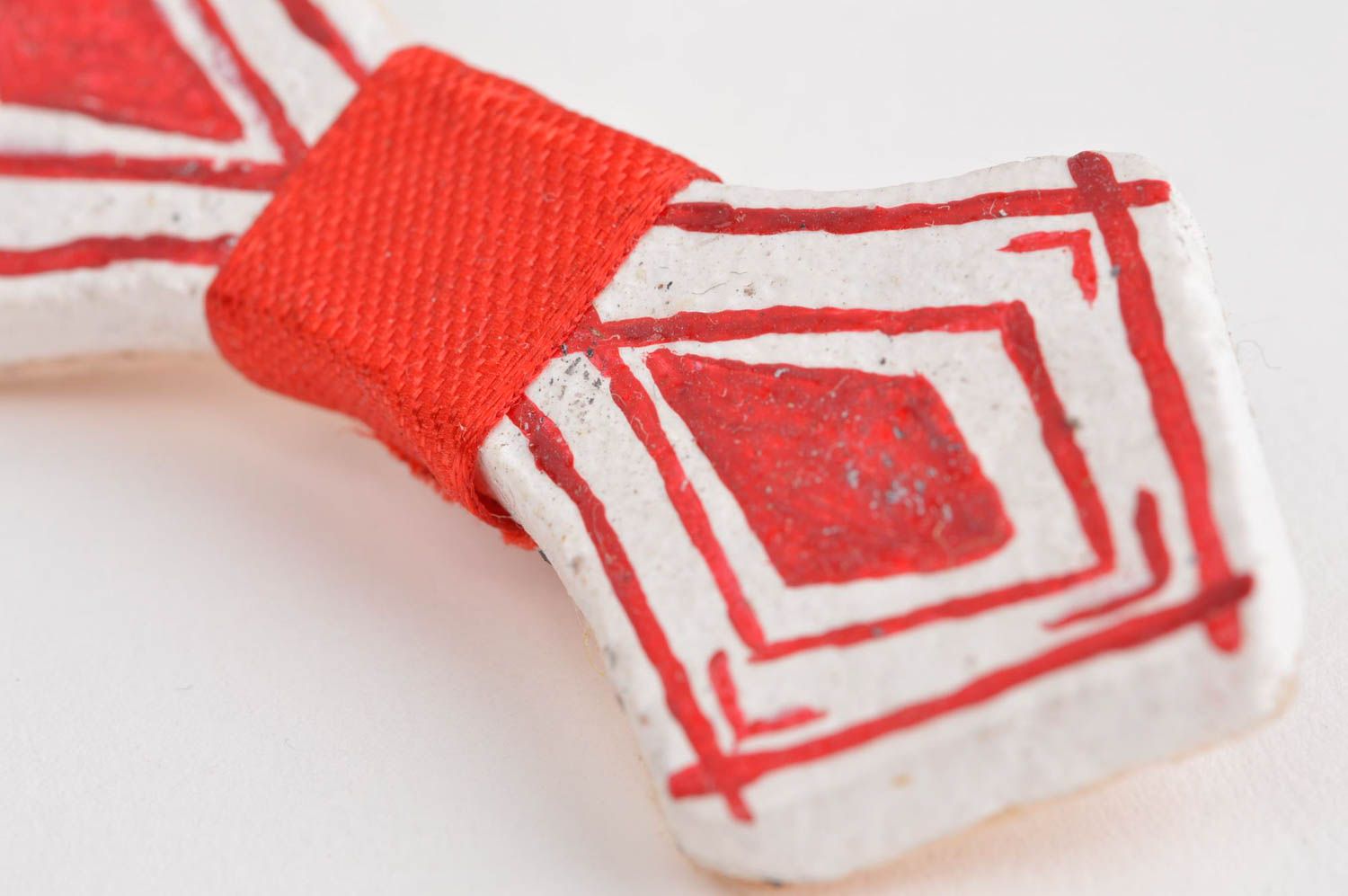 Broche de lazo rojiblanco hecho a mano accesorio para ropa bisutería de mujer foto 5