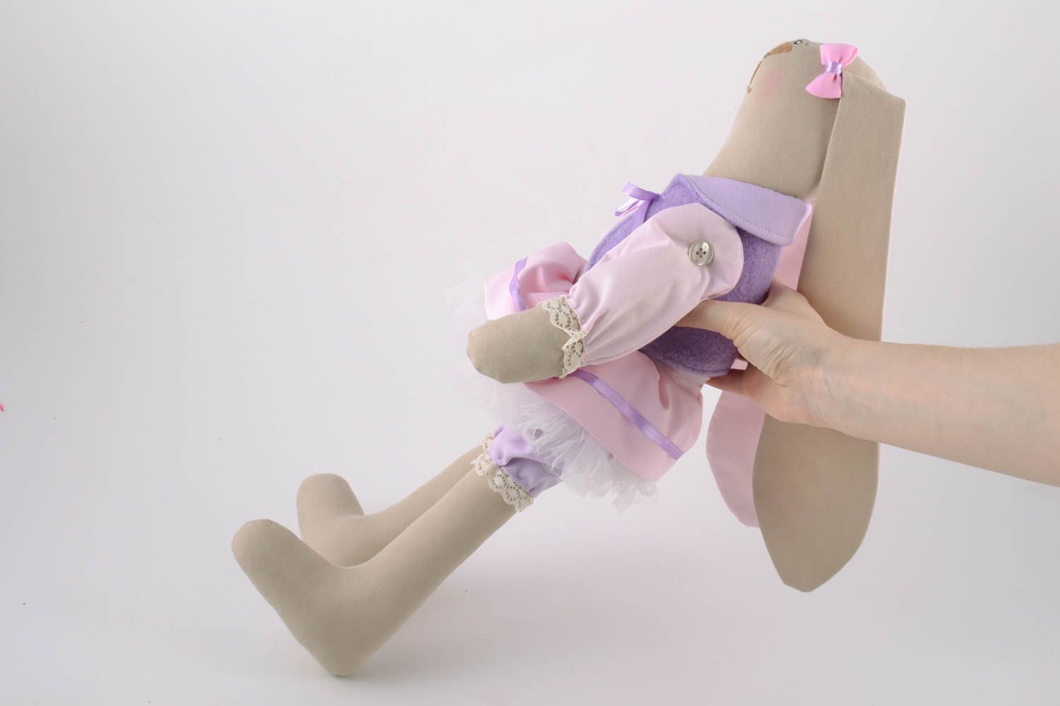 Мягкая красивая тканевая игрушка зайка в платье с длинными ушами ручной работы фото 2