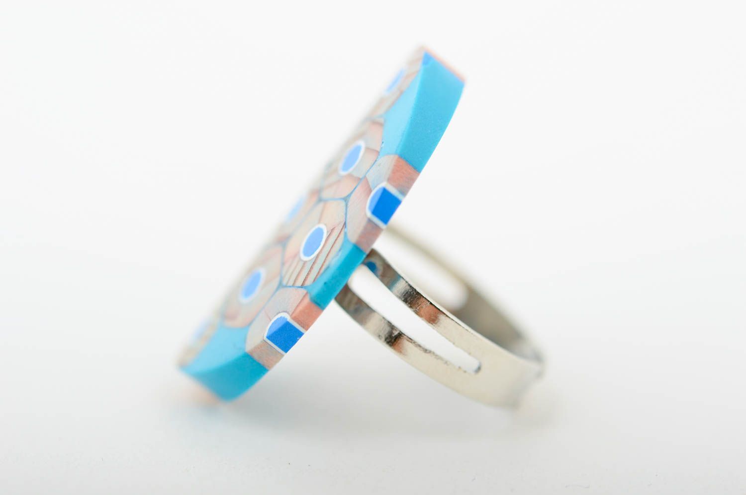 Украшение ручной работы голубое крупное кольцо из карандашей авторское кольцо фото 4