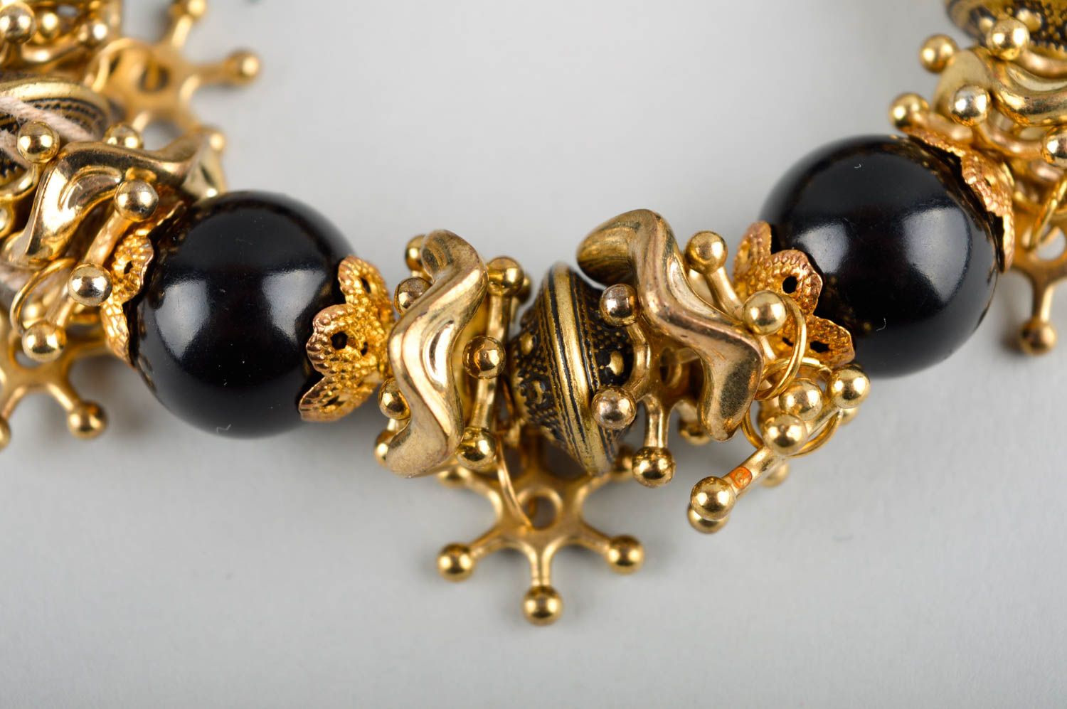 Bracelet design élégant Bijou fait main fausses perles noires métal Cadeau femme photo 4