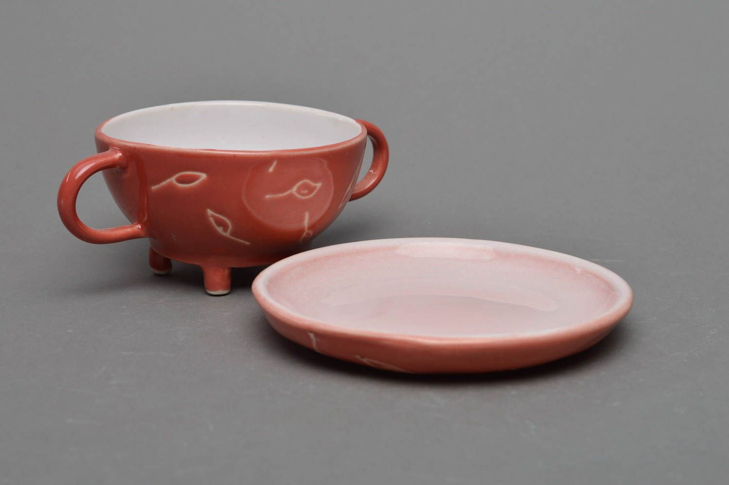 Pink porcelain cup with two handles and round saucer photo 2