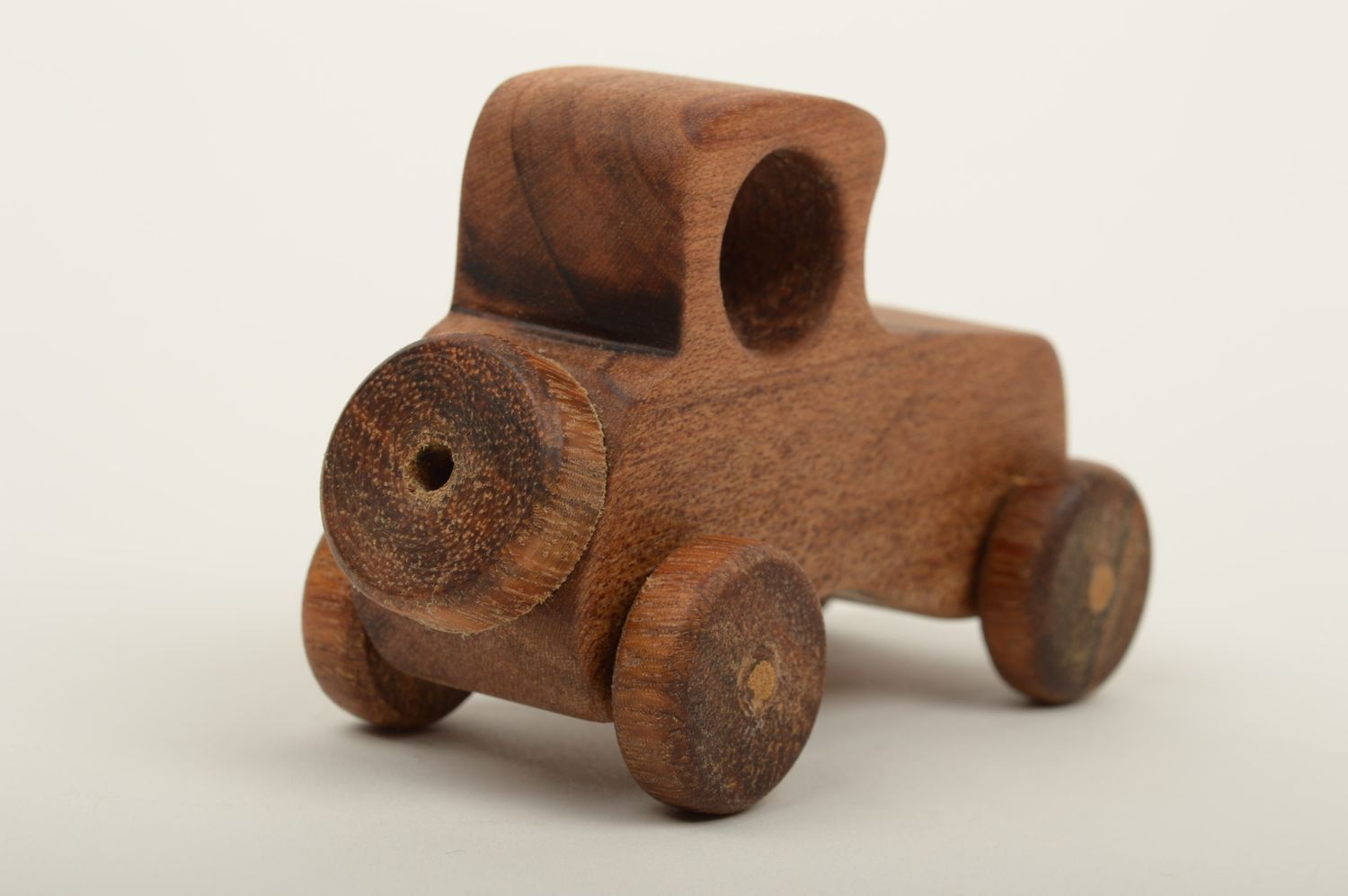 Fahrzeug aus Holz Auto aus Holz handmade Geschenk für Kinder poliert originell foto 4