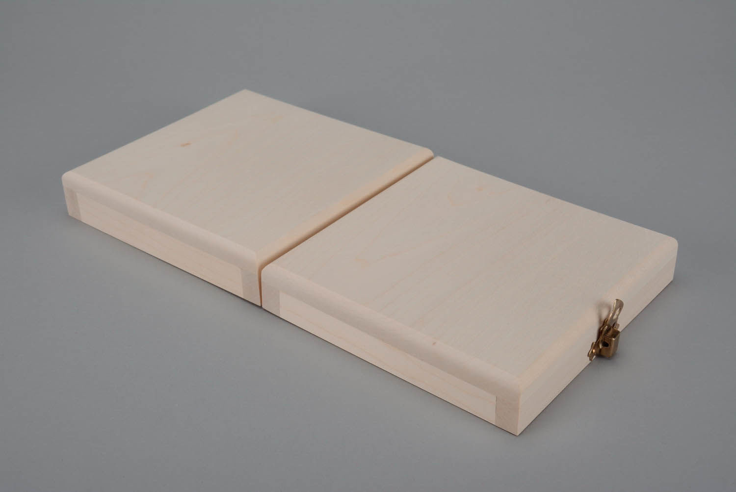 Cajita de madera en blanco foto 5