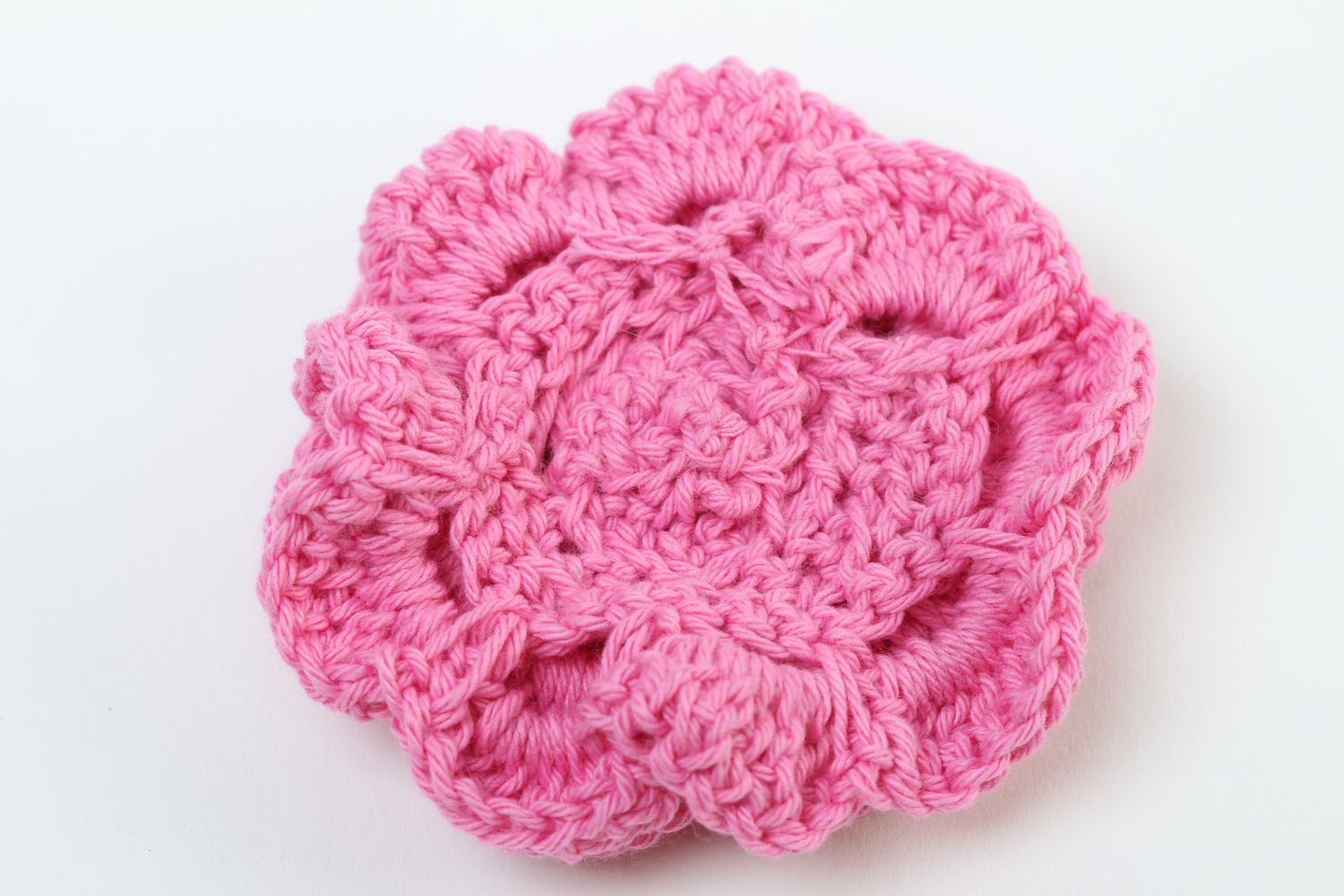 Fleur tricot faite main Fourniture bijoux rose en coton Création broche photo 4