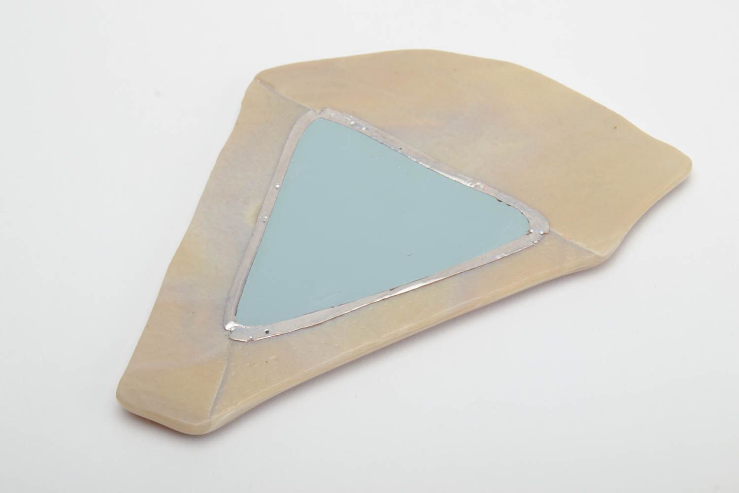 Карманное зеркальце в стеклянной оправе треугольной формы для сумки ручной работы фото 3