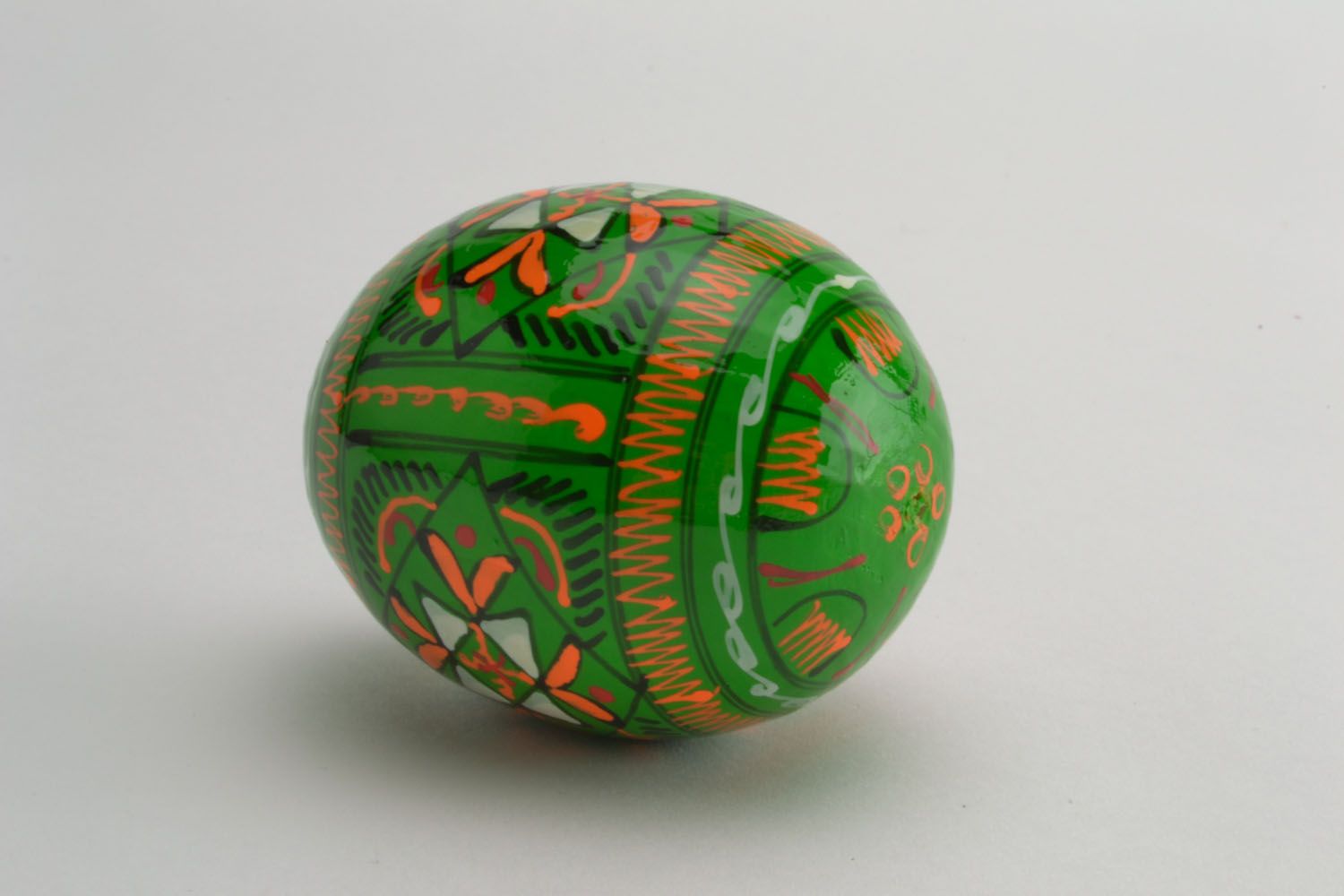 Расписное яйцо зеленого цвета фото 5