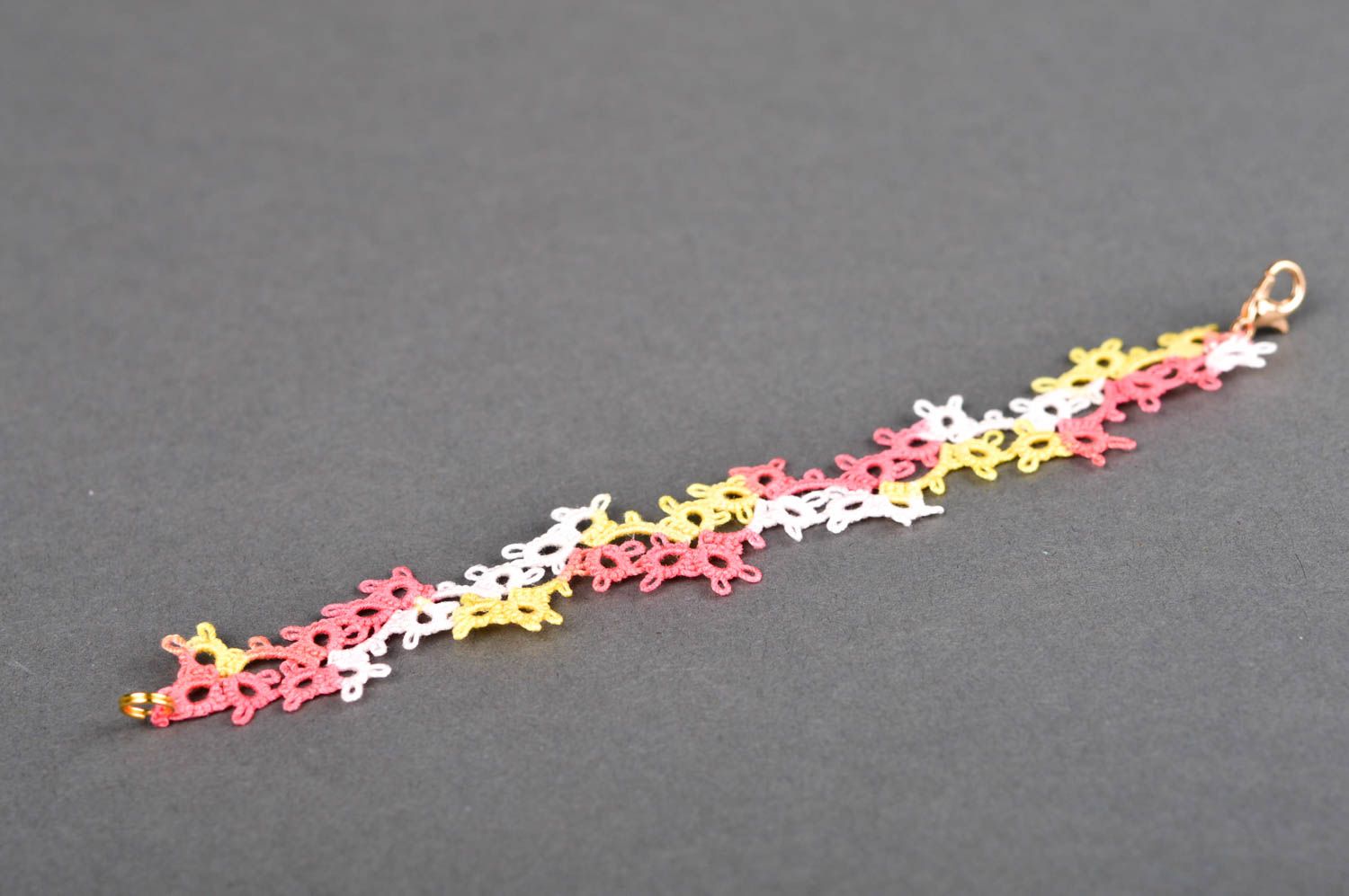 Браслет ручной работы разноцветное украшение фриволите браслет из ниток нежный фото 2