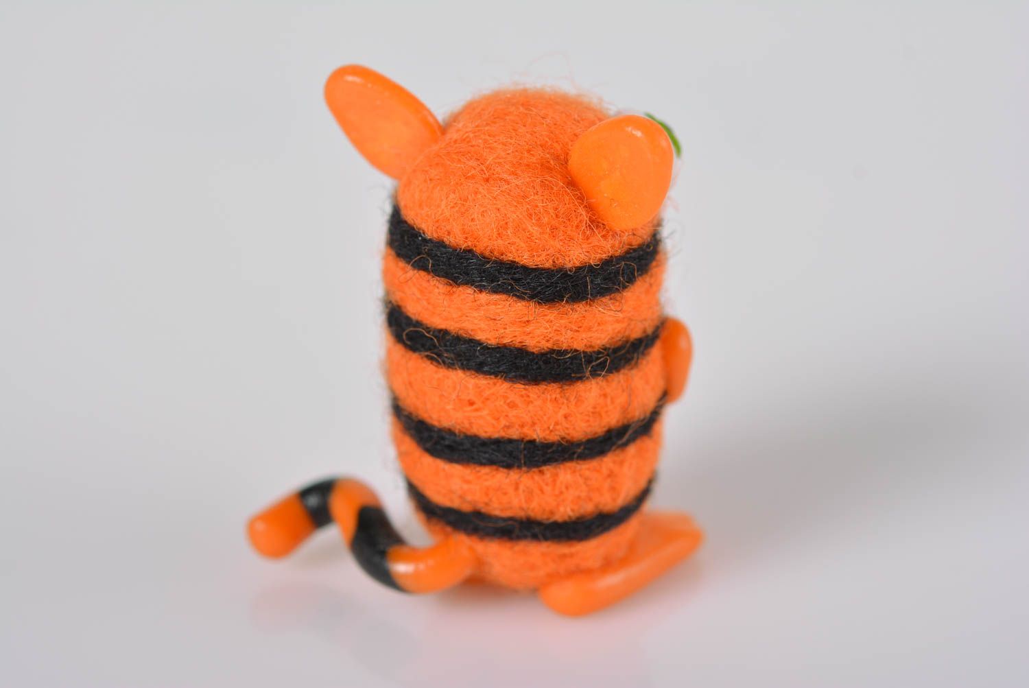 Figurine tigre Petit jouet fait main pâte polymère laine feutrée Cadeau original photo 3