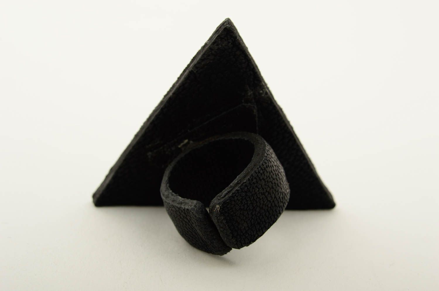 Anillo de cuero hecho a mano triangular regalo original accesorio para mujeres foto 5