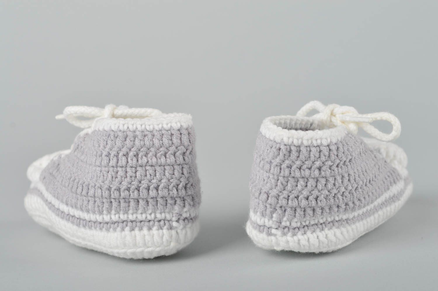 Chaussons bébé faits main Pantoufle tricot Accessoire bébé crochet blanc gris photo 4