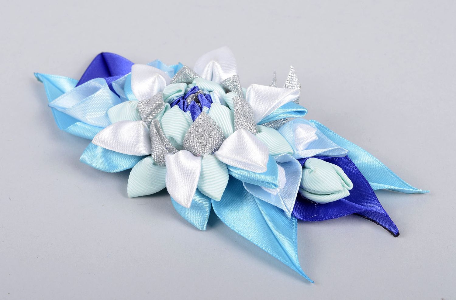 Broche fleur bleue faite main Bijou fantaisie ruban de satin Accessoire femme photo 2