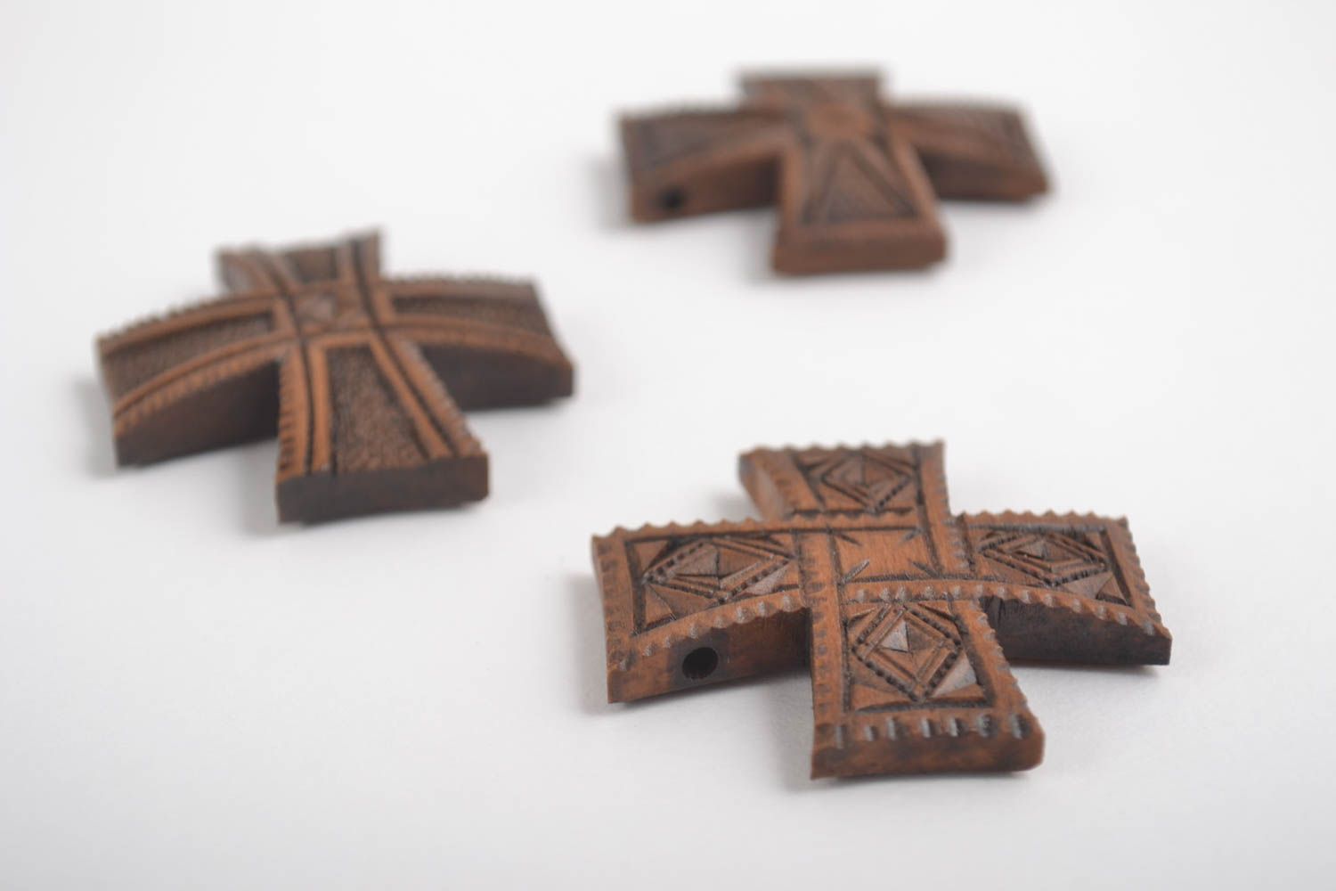 Pendentifs croix Bijoux ethniques fait main 3 pièces Accessoires femme en bois photo 4