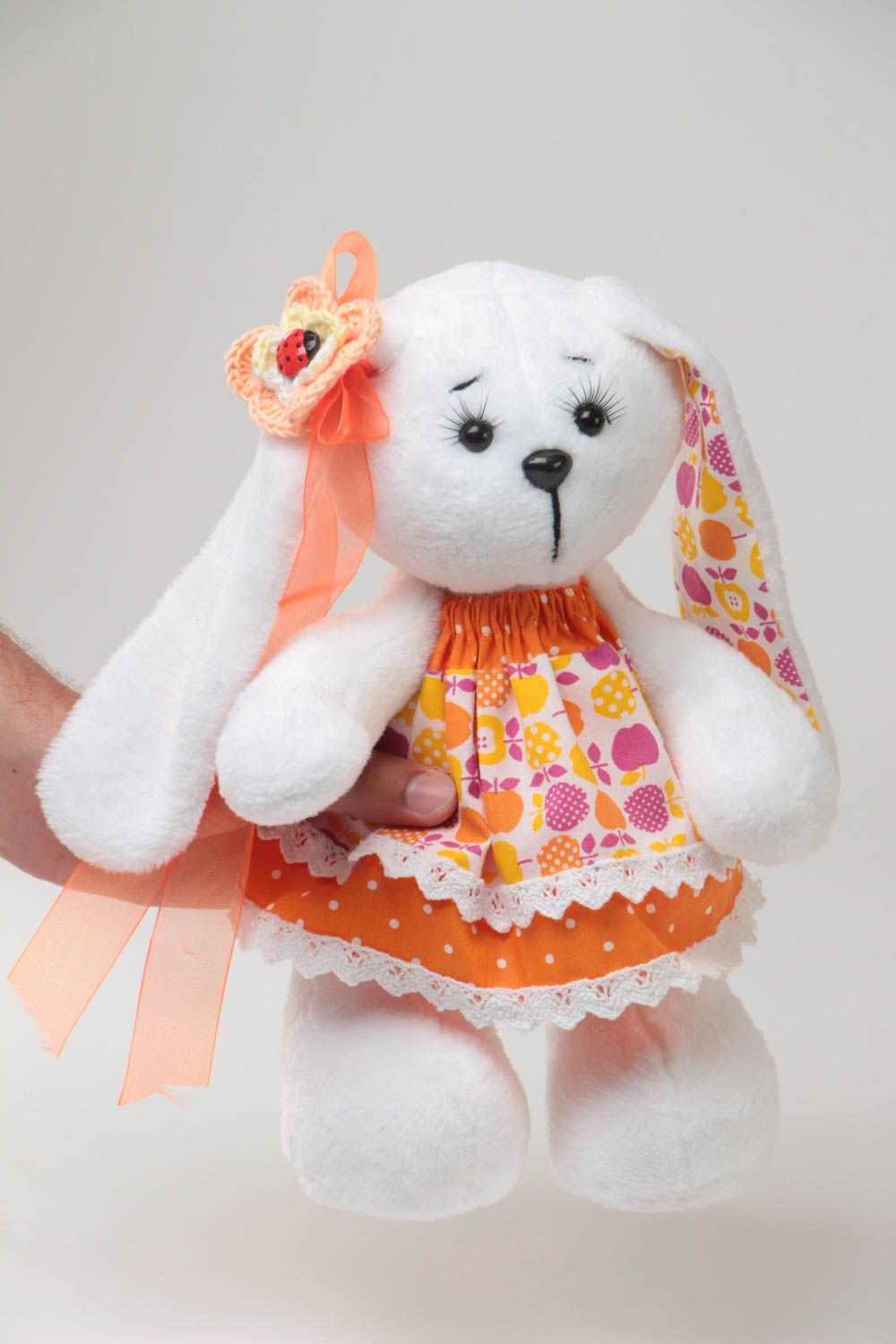 Детская мягкая игрушка ручной работы зайка в платье из ткани для девочке фото 5