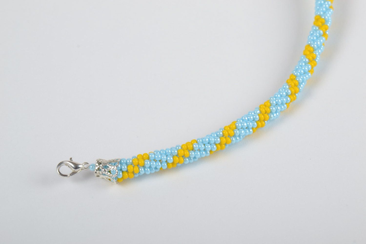 Bracelet en perles au crochet jaune et bleu fait main original pour femme photo 3
