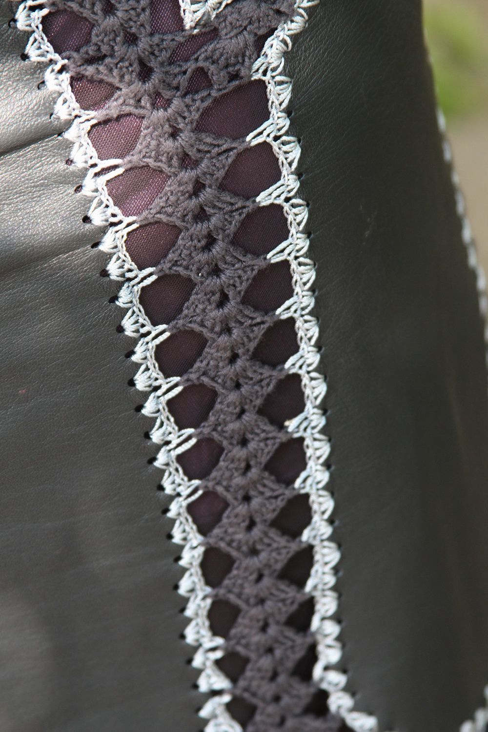 Falda gris con aplicaciones tejidas foto 5