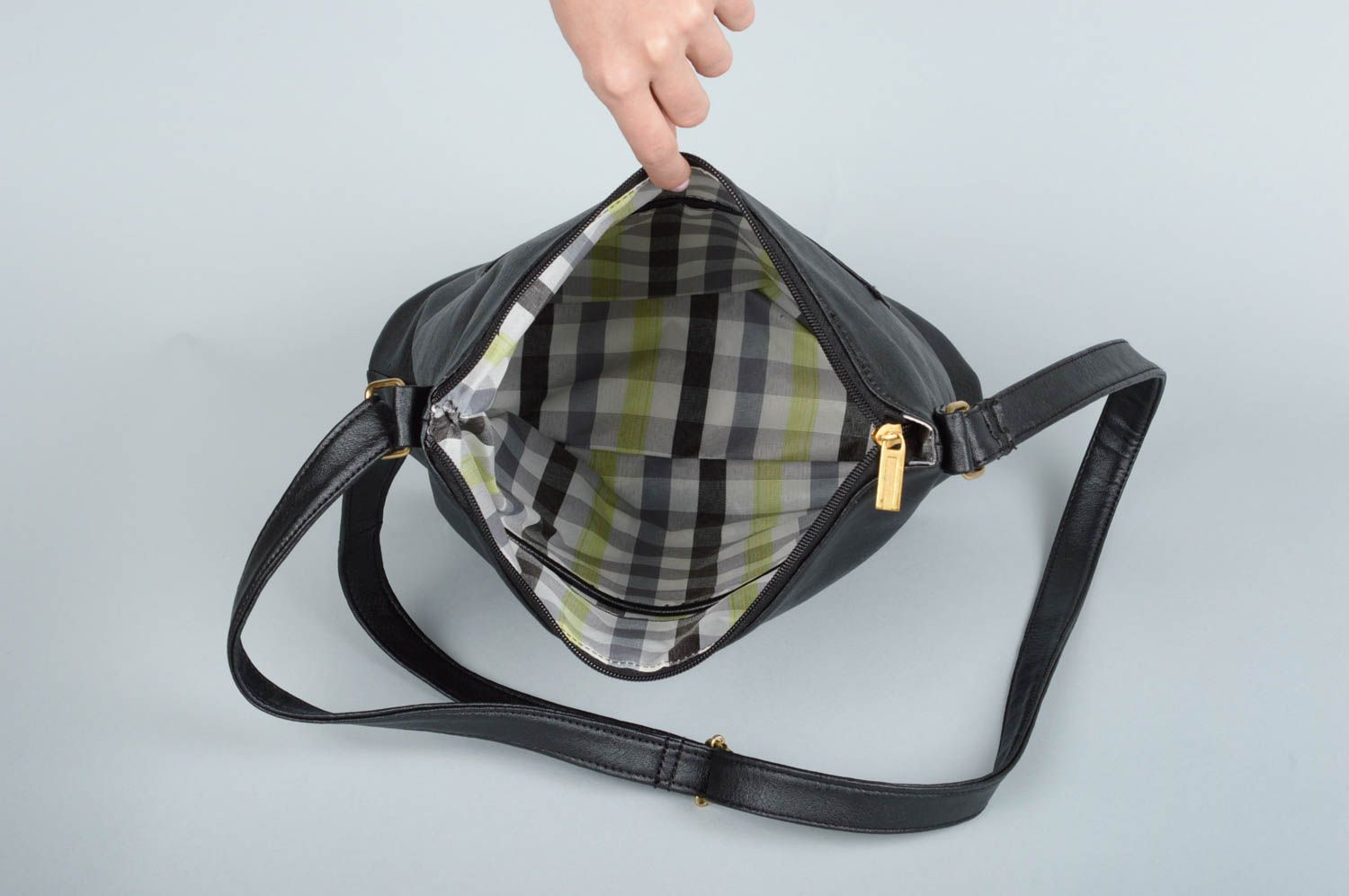 Handmade leatherette shoulder bag black spacious bag gift for wife fashion bag  photo 4