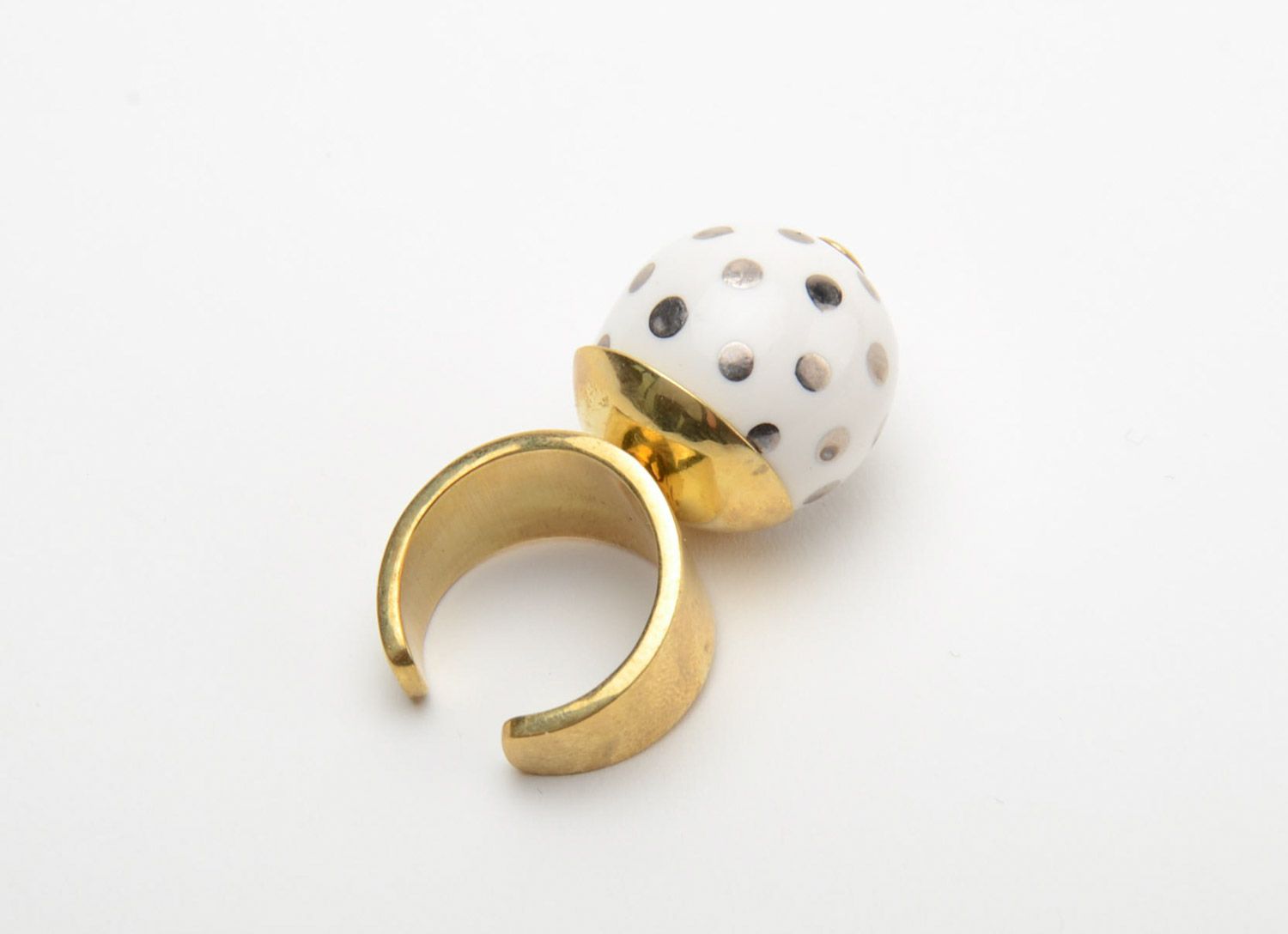 Handmade designer ring with latten basis and white polka dot ceramic bead photo 4