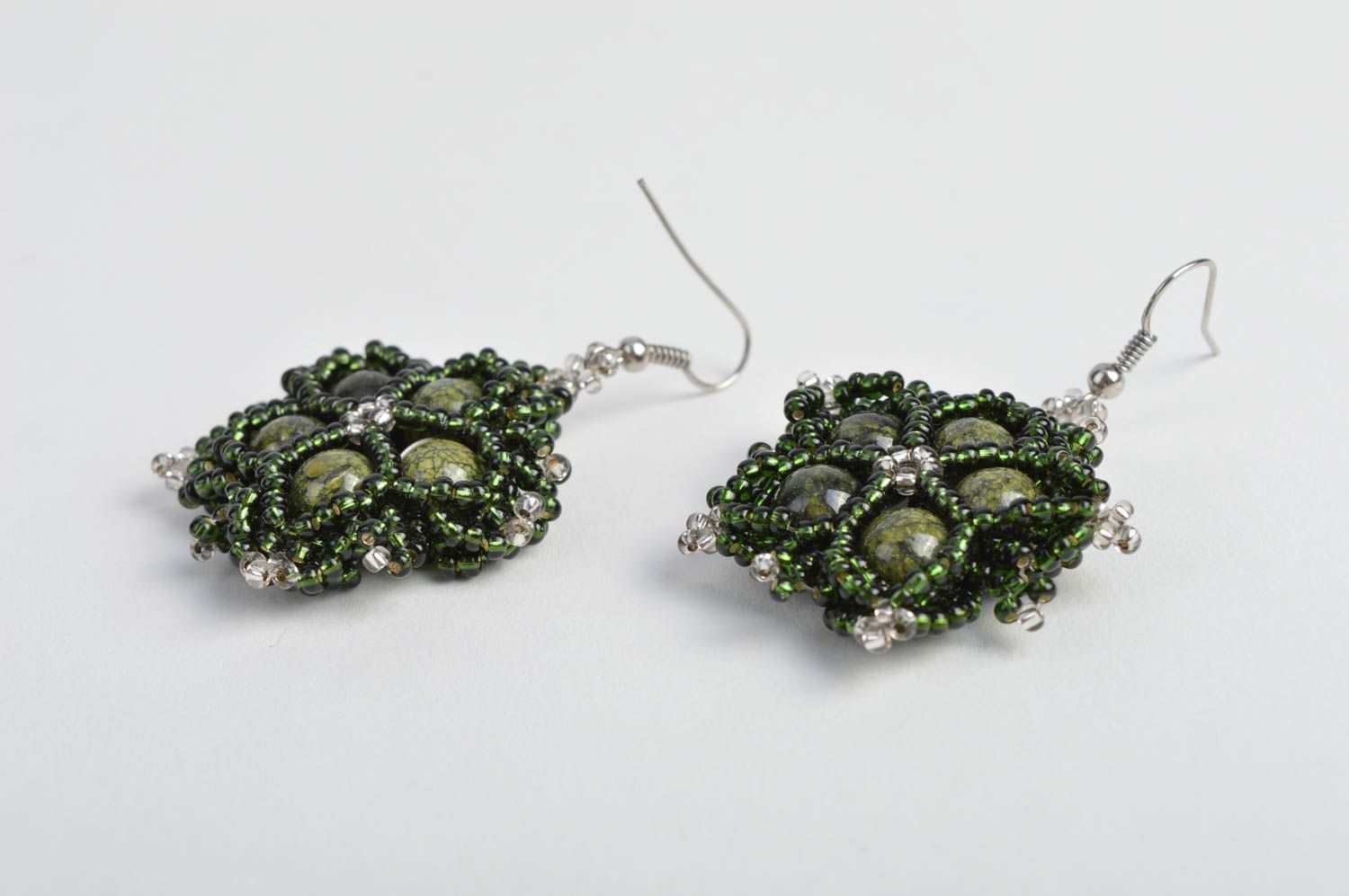 Orecchini pendenti fatti a mano di perline e pietre naturali bigiotteria donna foto 3