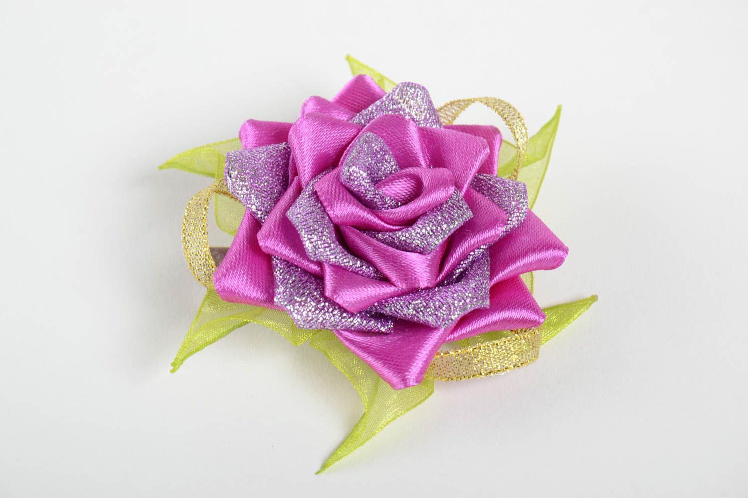 Объемная заколка для волос из атласа в виде розы на зажиме лиловая ручной работы фото 4