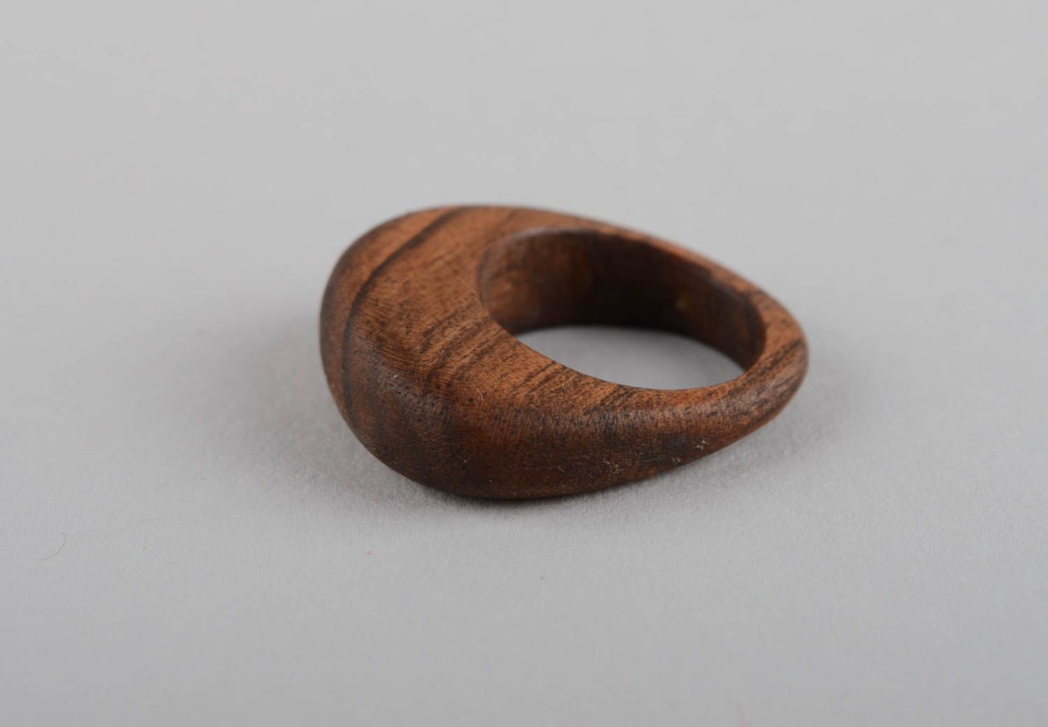 Кольцо из дерева ручной работы дизайнерское украшение изделие из дерева фото 9