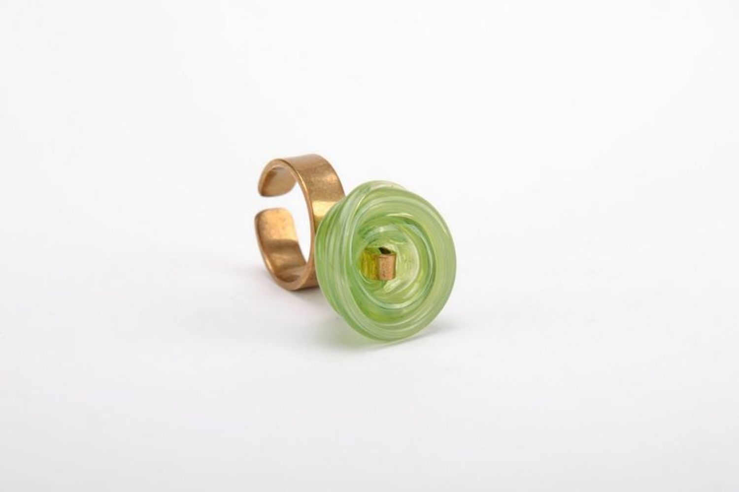 Перстень зеленый кольцо из стекла и металла фото 1