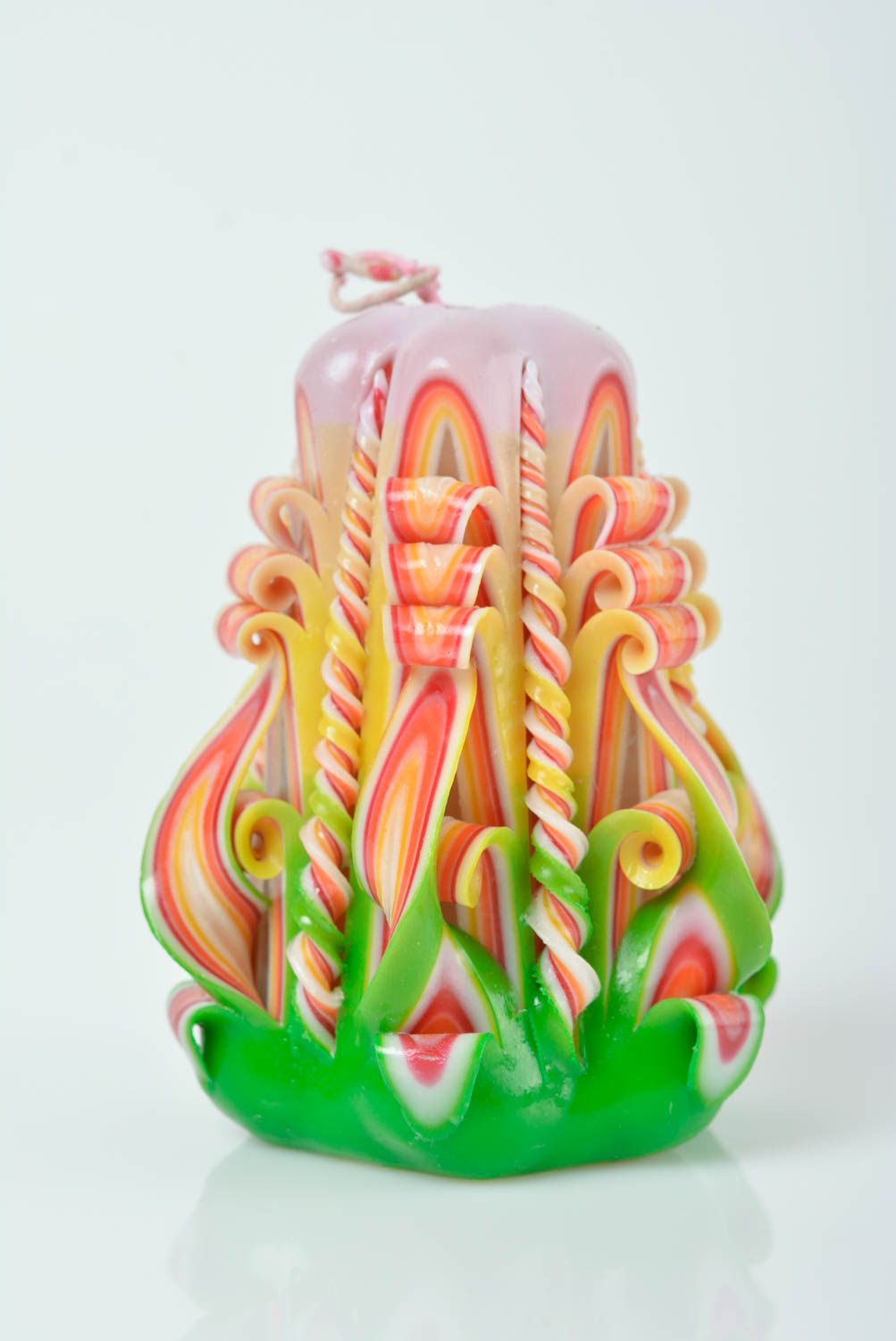 Разноцветная резная свеча для декора дома маленькая ручной работы из парафина  фото 1