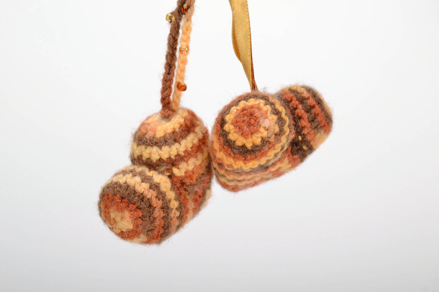 Suspension décorative fait main souliers tricotés  photo 1
