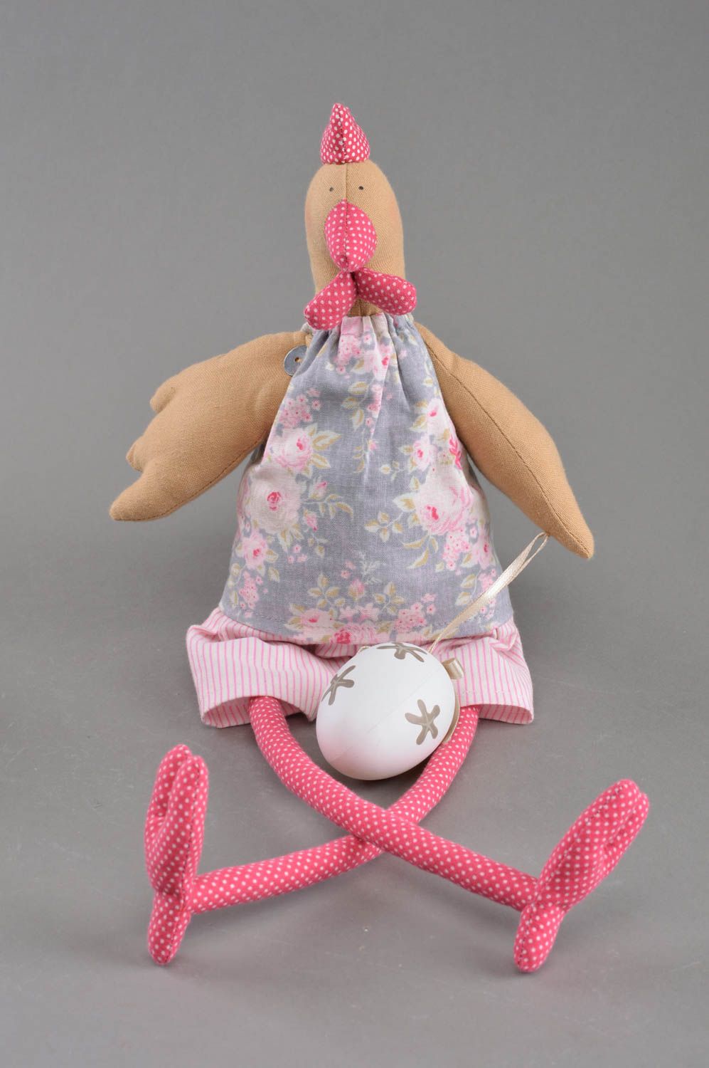 Handgemachtes Kuscheltier Hahn aus Stoff mit Ei lustig für Interieur Dekor grell foto 3