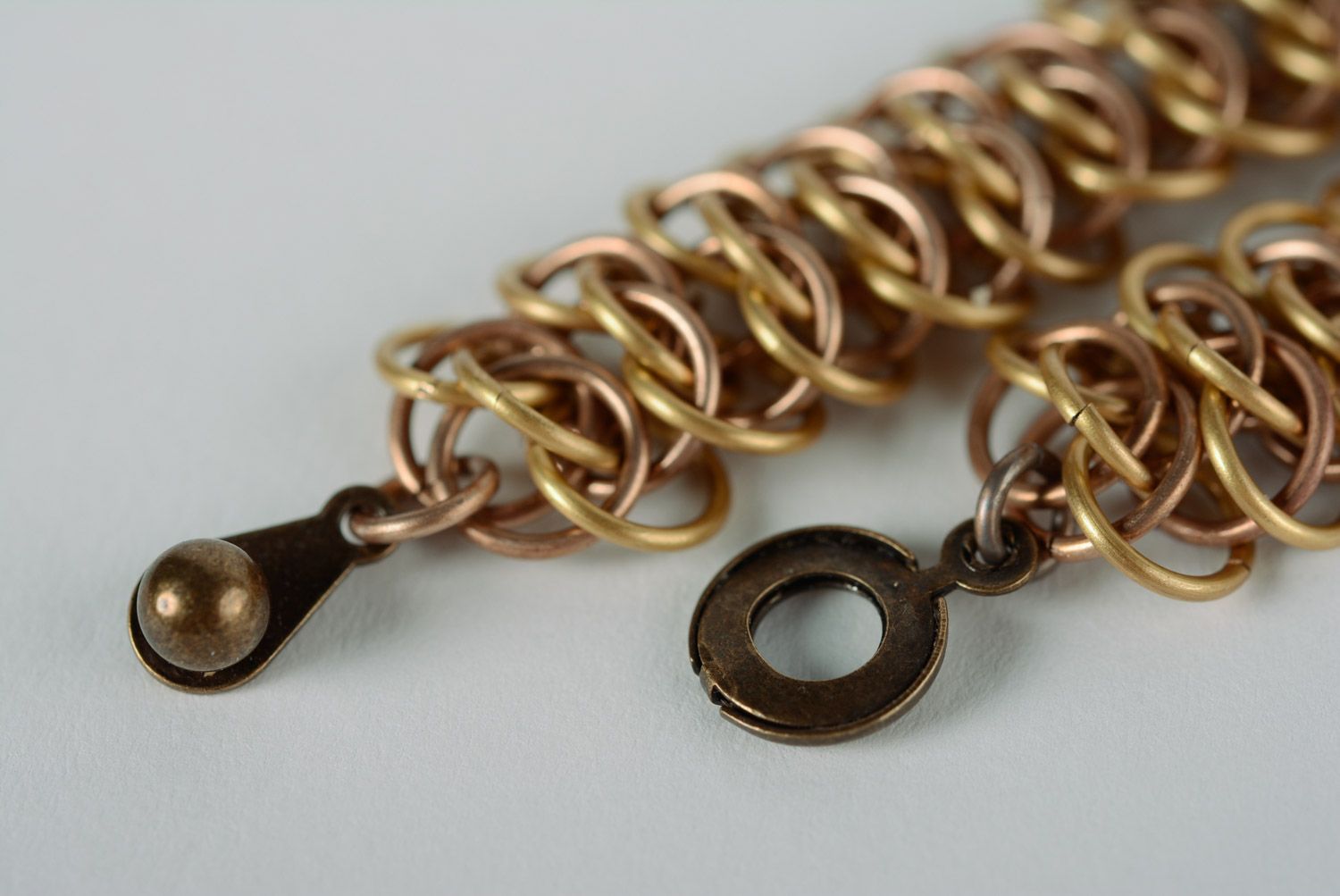 Bracelet en métal technique tressage de mailles fait main original pour femme photo 4