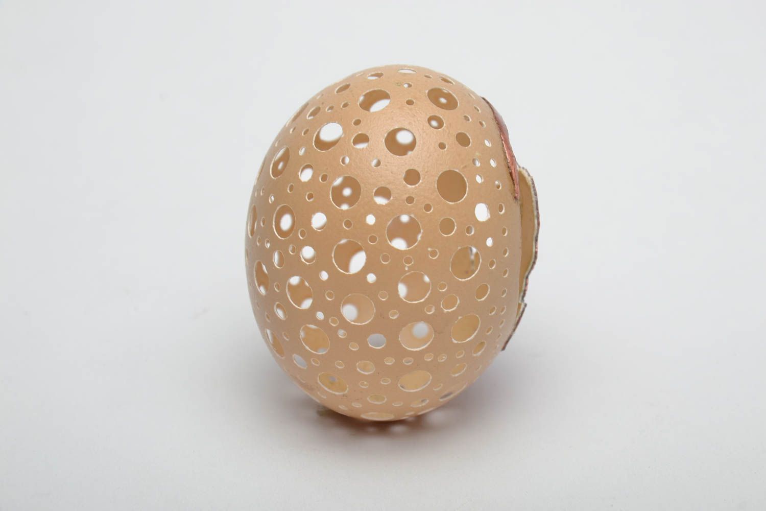 Engraved designer chicken egg with pattern photo 3