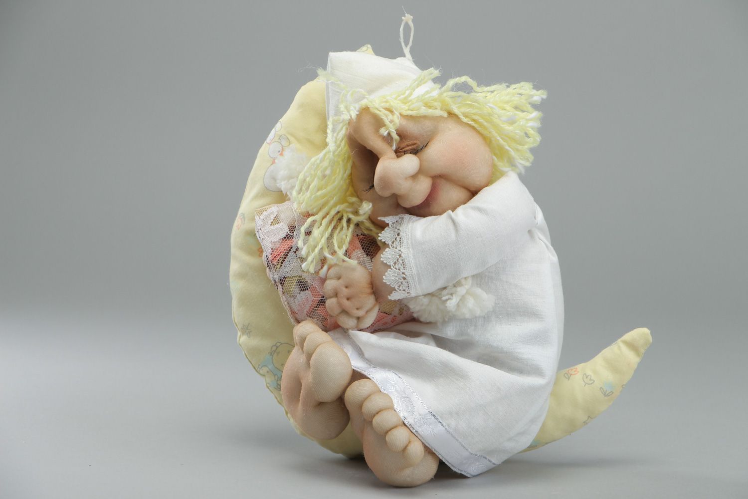 Handgemachtes weiches Spielzeug Engel aus Nylon und Stoff für Kinder und Erwachsene foto 1